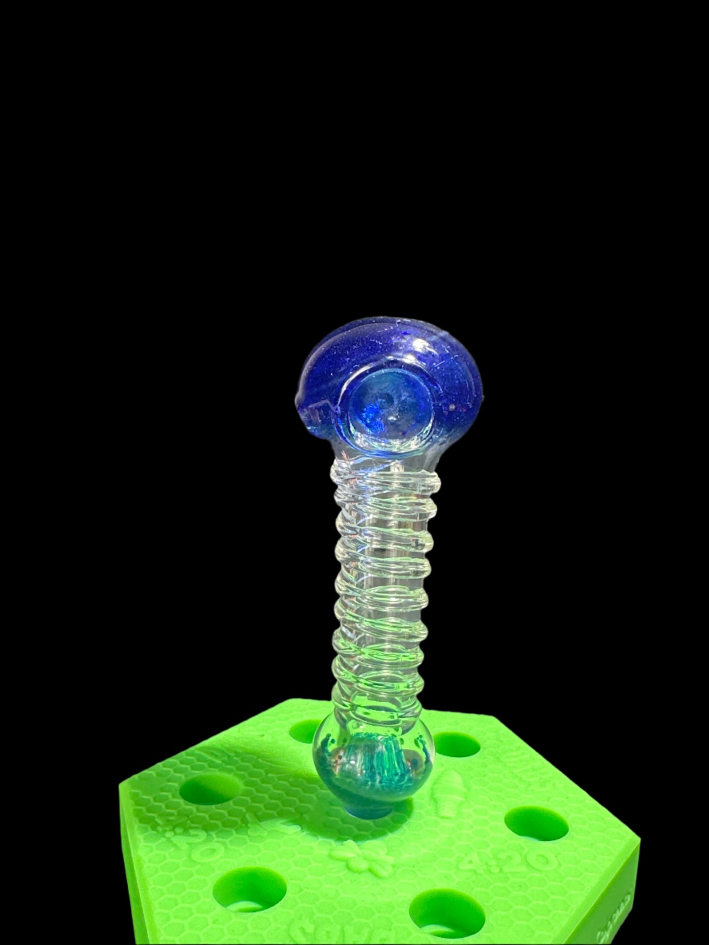 BLUE AND CLEAR SPIRAL GLASS HAND PIPE
