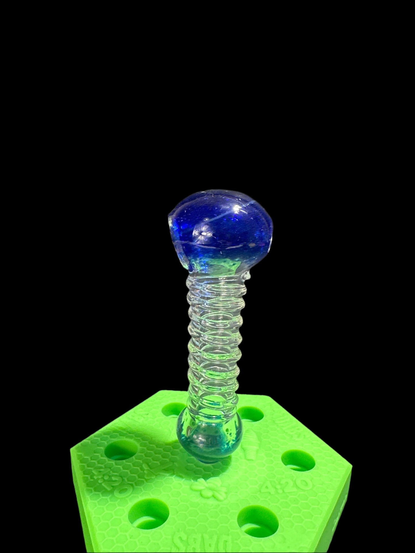 BLUE AND CLEAR SPIRAL GLASS HAND PIPE